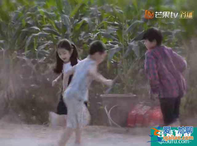 《以家人之名》子秋被錢婆婆的話嚇到，李爸說孩子會當真的？