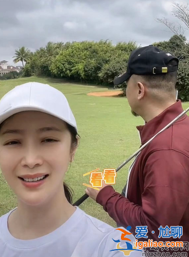 狂飆程程曲柵柵走紅后現(xiàn)身 老公黃海波黑臉不耐煩 網友留言太難看 狂飆程程曲柵柵走紅后現(xiàn)身 老公黃海波黑臉不耐煩 網友留言太難看