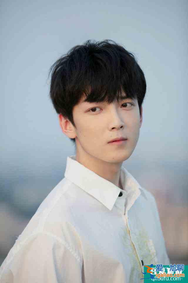 王嘉萌全新寫真少年氣十足 新劇《青青子衿》今晚開播? 王嘉萌全新寫真少年氣十足 新劇《青青子衿》今晚開播?