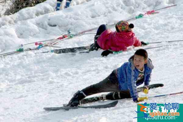 天津南翠屏公園滑雪場門票價格及營業時間？
