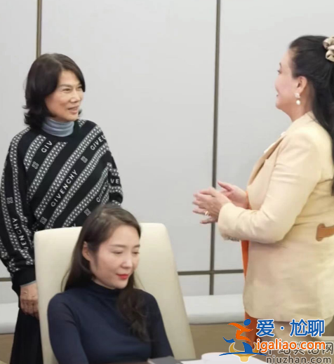 張蘭與董明珠會面惹爭議！董明珠氣場太大 張蘭氣場太弱秒變小妹