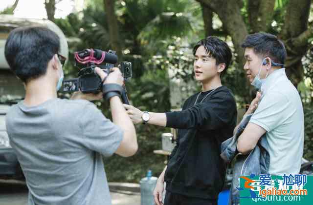 《以家人之名》賀子秋讓人心疼，戲外他的經(jīng)歷也坎坷？