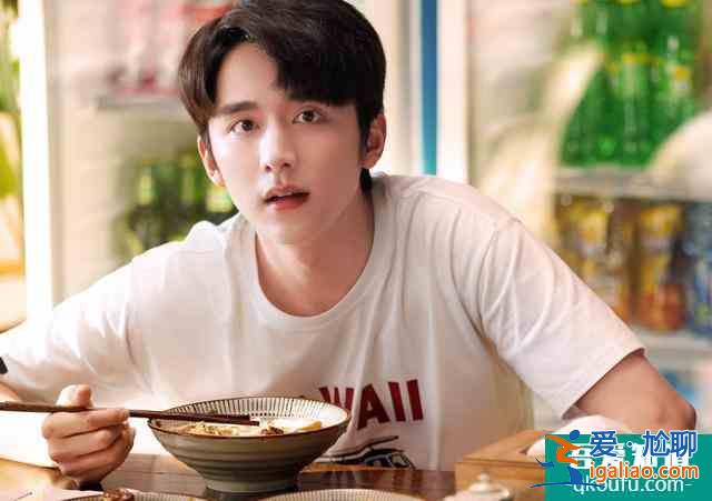 《以家人之名》賀子秋讓人心疼，戲外他的經(jīng)歷也坎坷？