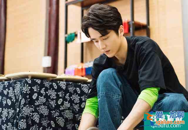 《以家人之名》賀子秋讓人心疼，戲外他的經(jīng)歷也坎坷？