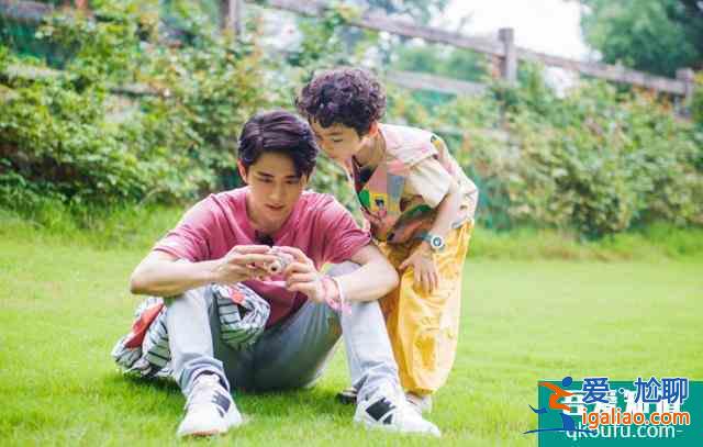 《以家人之名》賀子秋讓人心疼，戲外他的經(jīng)歷也坎坷？