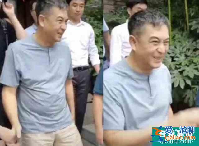 張嘉譯改名了？《在一起》劇組沒有打錯字，他的工作室認(rèn)證也改了？