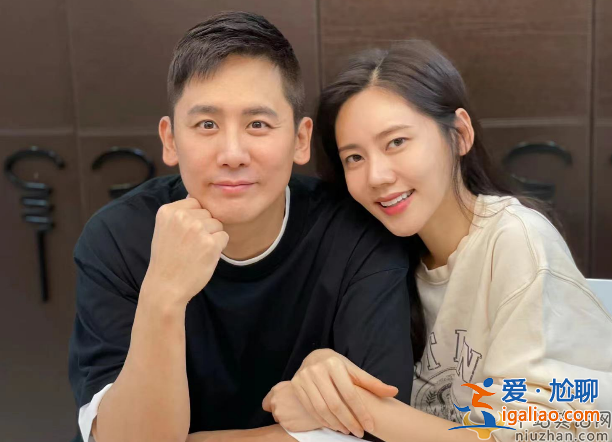 秋瓷炫于曉光疑婚變!男方當妻子面摟抱異性熱聊 秋瓷炫默不作聲