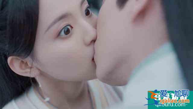 且聽鳳鳴：鳳舞主動起來，君臨淵完全招架不住，可惜她別有用心？