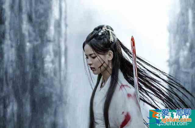 《且聽鳳鳴》開播獲7.4分，楊超越演技在線，劇情老套服化道驚艷？