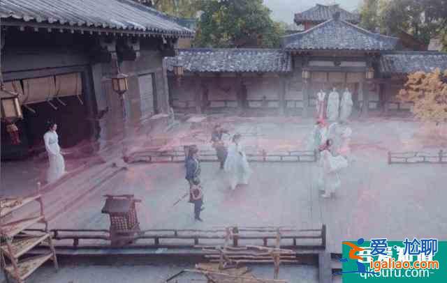 《且聽鳳鳴》開播獲7.4分，楊超越演技在線，劇情老套服化道驚艷？