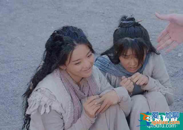 《且聽鳳鳴》開播獲7.4分，楊超越演技在線，劇情老套服化道驚艷？