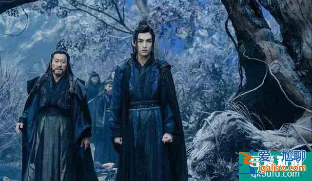 《且聽鳳鳴》開播獲7.4分，楊超越演技在線，劇情老套服化道驚艷？