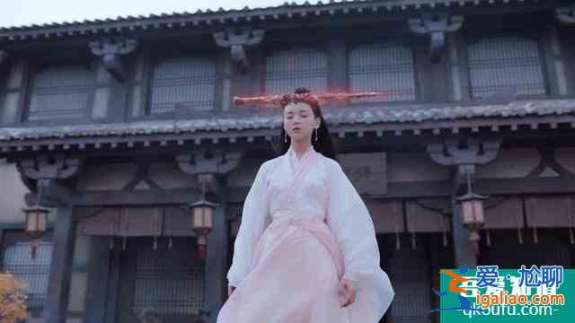 《且聽鳳鳴》楊超越演技之爭很多余，劇本雖粗糙，逗比甜卻夠下飯？