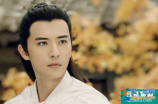 《且聽鳳鳴》開播獲7.4分，楊超越演技在線，劇情老套服化道驚艷？