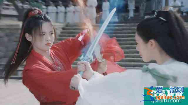 且聽鳳鳴:君臨淵跟鳳舞甜蜜擁抱,一旁的左青鸞當場臉氣綠? 且聽鳳鳴:君臨淵跟鳳舞甜蜜擁抱,一旁的左青鸞當場臉氣綠?