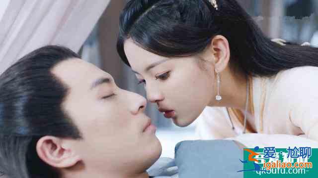 且聽鳳鳴:君臨淵跟鳳舞甜蜜擁抱,一旁的左青鸞當場臉氣綠? 且聽鳳鳴:君臨淵跟鳳舞甜蜜擁抱,一旁的左青鸞當場臉氣綠?