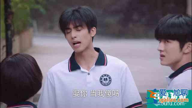 《以家人之名》李尖尖凌霄擁吻，被賀子秋意外發現，兩人立馬緊張？