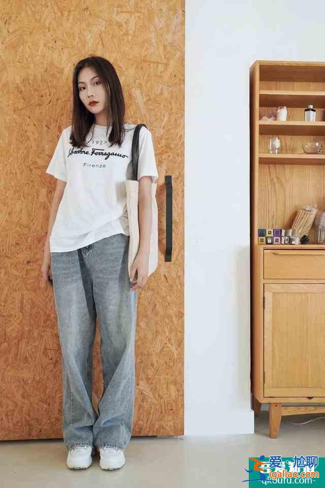 《二十不惑》的關曉彤,是怎么把Prada穿成19.9包郵某寶風的?? 《二十不惑》的關曉彤,是怎么把Prada穿成19.9包郵某寶風的??