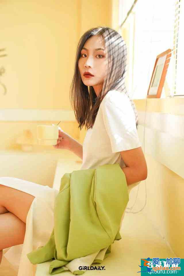 《二十不惑》的關曉彤,是怎么把Prada穿成19.9包郵某寶風的?? 《二十不惑》的關曉彤,是怎么把Prada穿成19.9包郵某寶風的??