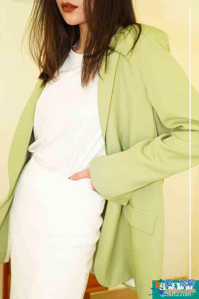 《二十不惑》的關曉彤,是怎么把Prada穿成19.9包郵某寶風的?? 《二十不惑》的關曉彤,是怎么把Prada穿成19.9包郵某寶風的??