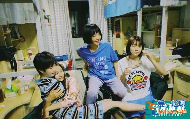 《二十不惑》的關曉彤,是怎么把Prada穿成19.9包郵某寶風的?? 《二十不惑》的關曉彤,是怎么把Prada穿成19.9包郵某寶風的??