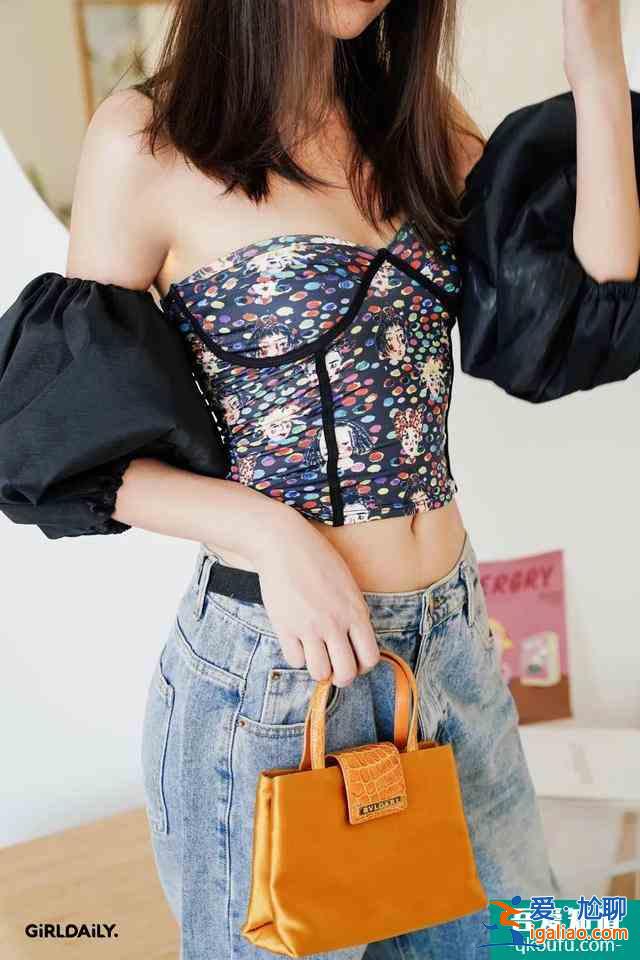 《二十不惑》的關曉彤,是怎么把Prada穿成19.9包郵某寶風的?? 《二十不惑》的關曉彤,是怎么把Prada穿成19.9包郵某寶風的??