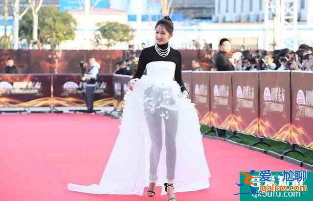 《二十不惑》的關曉彤,是怎么把Prada穿成19.9包郵某寶風的?? 《二十不惑》的關曉彤,是怎么把Prada穿成19.9包郵某寶風的??