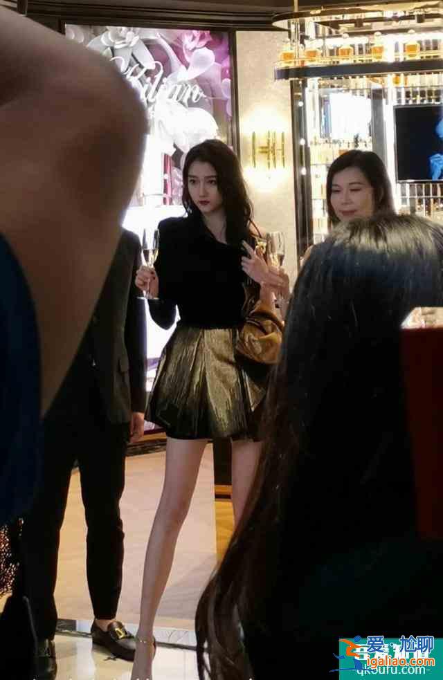 《二十不惑》的關曉彤,是怎么把Prada穿成19.9包郵某寶風的?? 《二十不惑》的關曉彤,是怎么把Prada穿成19.9包郵某寶風的??