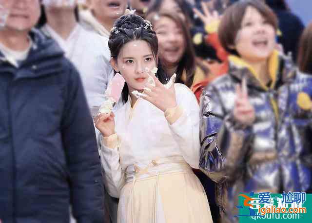 楊超越領(lǐng)銜主演《且聽鳳鳴》,告別曾經(jīng)的錦鯉,成為真正的演員? 楊超越領(lǐng)銜主演《且聽鳳鳴》,告別曾經(jīng)的錦鯉,成為真正的演員?