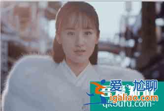 新劇《琉璃》觀后感，愛情來得快如閃電，女主造型太不給力？