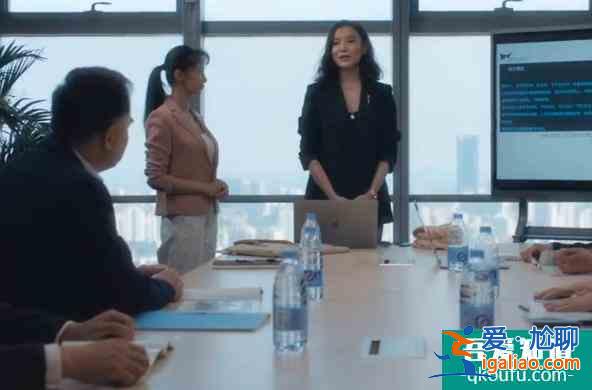 《白色月光》劇照，宋佳劉敏濤兩大女主眼神有戲，淚眼婆娑惹人疼？