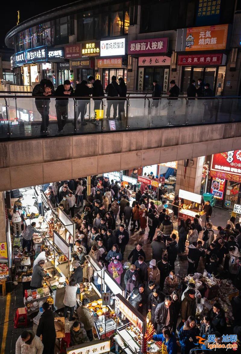 上海最大露天夜市關了 城管稱“未經屬地備案” 網友吵翻了？