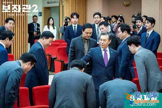 李政宰《輔佐官》:一部全面超越黑幫片《新世界》的高分韓劇? 李政宰《輔佐官》:一部全面超越黑幫片《新世界》的高分韓劇?