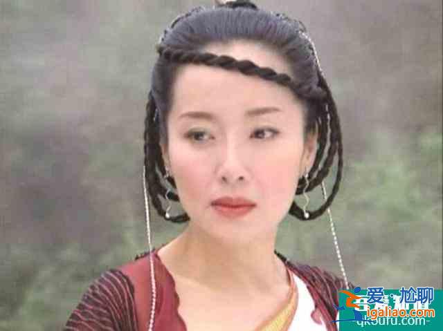 她是首位電影版黃蓉，做了4年“大哥的女人”，至今已單身24年？