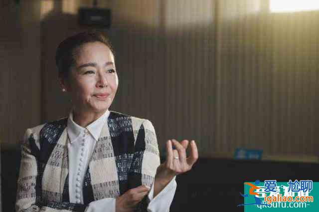 她是首位電影版黃蓉，做了4年“大哥的女人”，至今已單身24年？