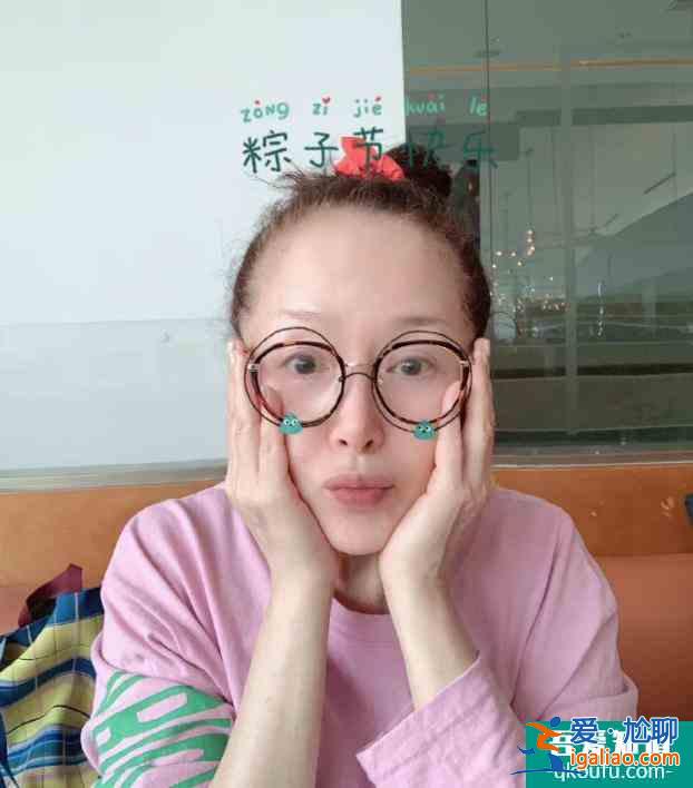 她是首位電影版黃蓉，做了4年“大哥的女人”，至今已單身24年？