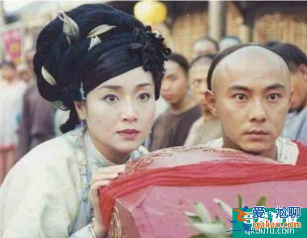 她是首位電影版黃蓉，做了4年“大哥的女人”，至今已單身24年？