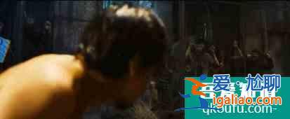 等了四年的《釜山行2》，續(xù)集全員大換血，到底還是爛尾了？