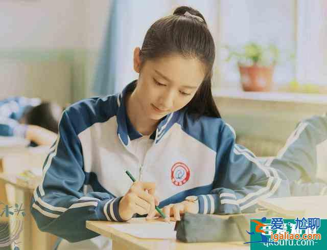 一部甜度滿滿的校園青春甜寵劇，富二代變憨憨木頭愛上學(xué)霸女神？
