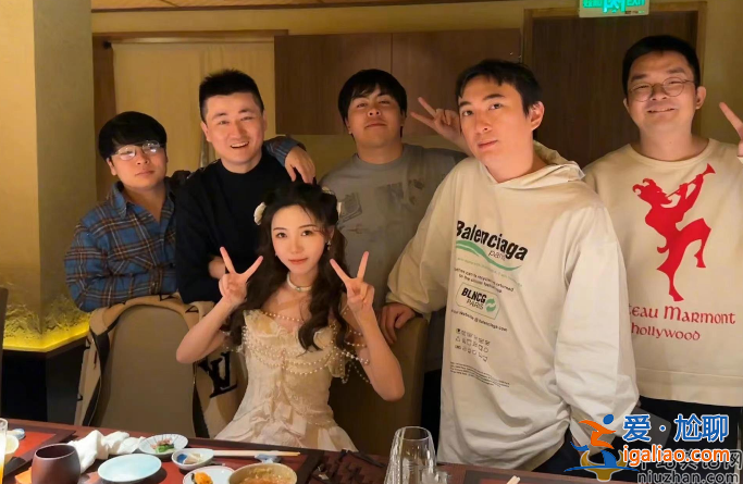 王思聰最新情況!備20萬紅酒給網紅過生 小女友肉安未在身旁 王思聰最新情況!備20萬紅酒給網紅過生 小女友肉安未在身旁