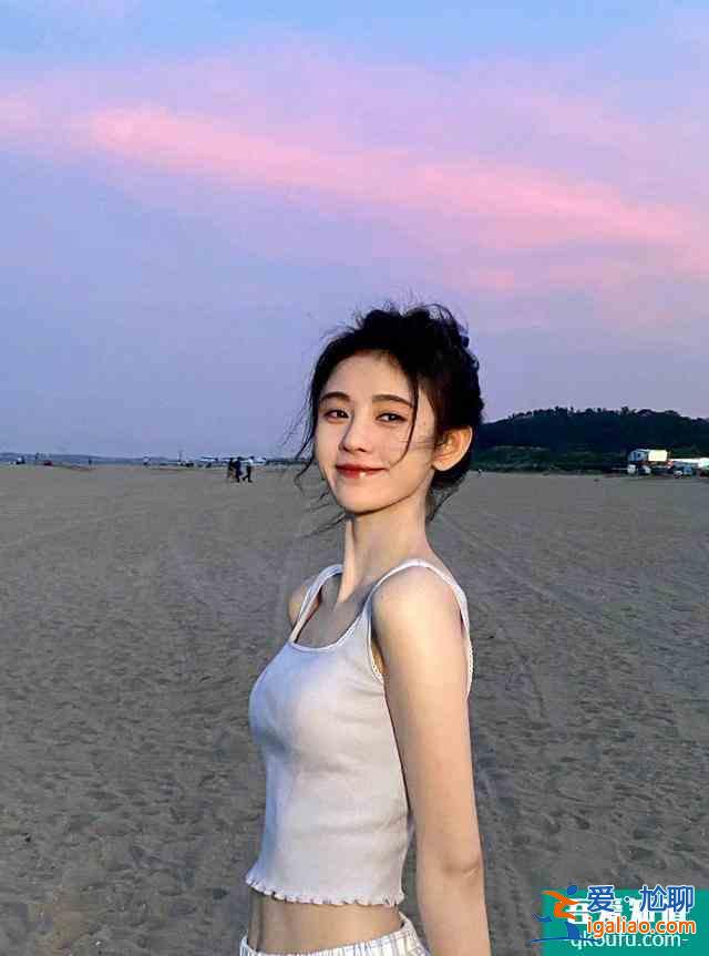 《漂亮書生》路透照,一米五的鞠婧祎腳蹬恨天高,妝容被于正吐槽? 《漂亮書生》路透照,一米五的鞠婧祎腳蹬恨天高,妝容被于正吐槽?