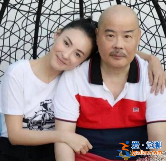 張柏芝母親首次曝光正面照！混血母親顏值不輸明星 親弟顏值更是帥氣