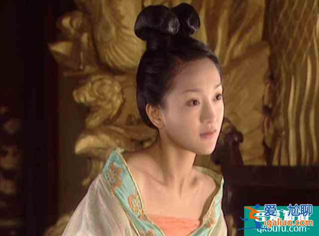 《三十而已》王太太，曾無戲可演擺攤賣衣服，沒辦婚禮嫁給房子斌？