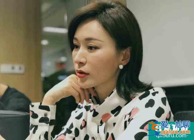 《三十而已》王太太，曾無戲可演擺攤賣衣服，沒辦婚禮嫁給房子斌？