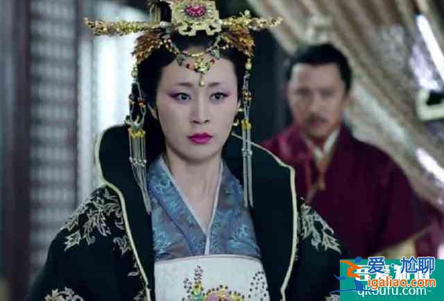 《三十而已》王太太，曾無戲可演擺攤賣衣服，沒辦婚禮嫁給房子斌？