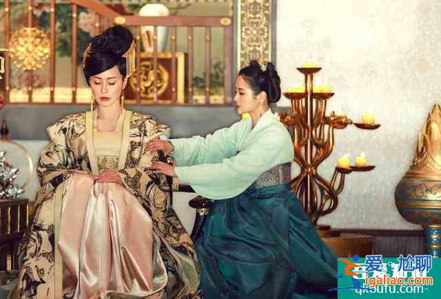 《三十而已》王太太，曾無戲可演擺攤賣衣服，沒辦婚禮嫁給房子斌？