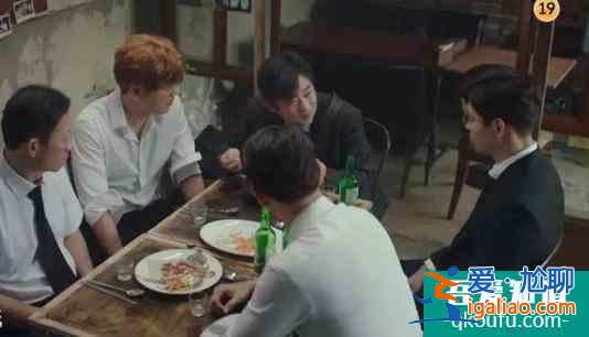 優雅的朋友間,全藏著成年人之間骯臟不堪的秘密? 優雅的朋友間,全藏著成年人之間骯臟不堪的秘密?