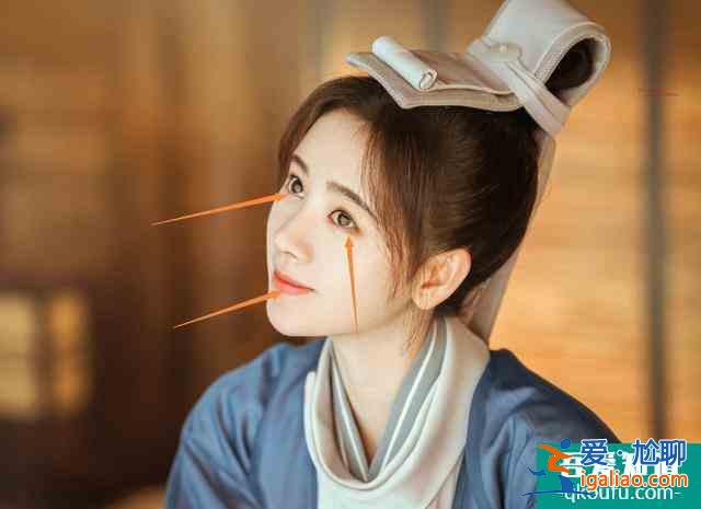 《漂亮書生》開播，鞠婧祎女扮男裝不忘化粉色眼妝，于正發文暗諷？