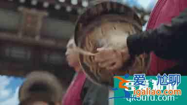 怪不得熱度飆升第一！《漂亮?xí)穬H用了2集半驚艷觀眾？