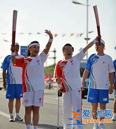 空難死里逃生30年后 他拄拐上兩會？